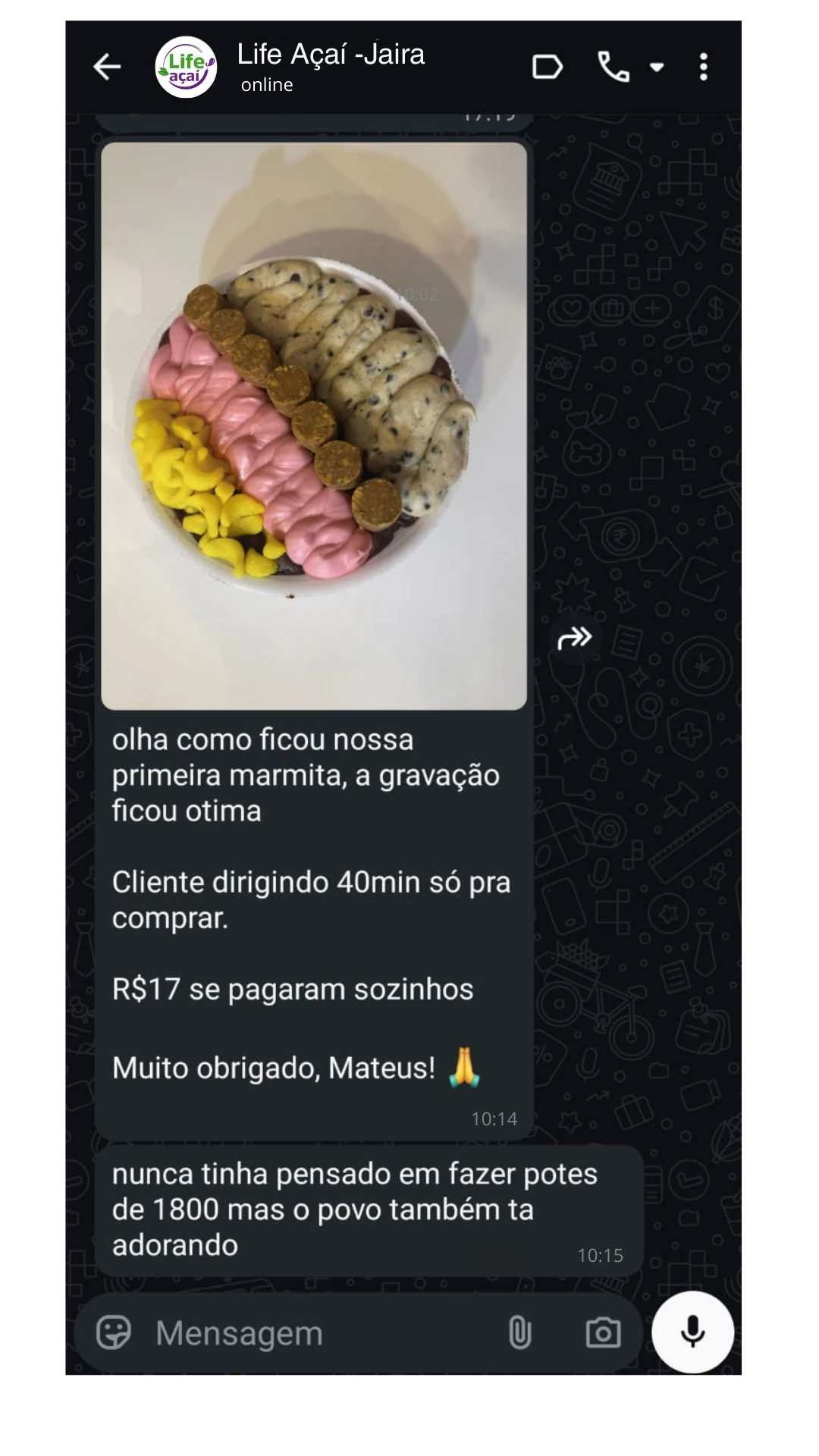 Montagem gourmet aplicada em uma açaiteria